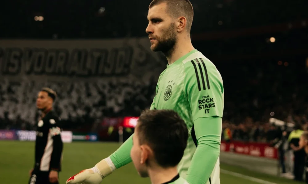 Maarten Paes Resmi Debut di Ajax Amsterdam, Imbang 1 1 Lawan Nec Nijmegen