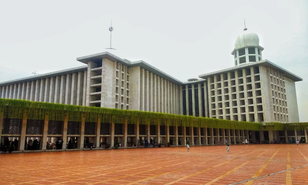 Masjid Istiqlal Terbakar saat Tarawih Perdana, Api Berasal dari Ruang Server