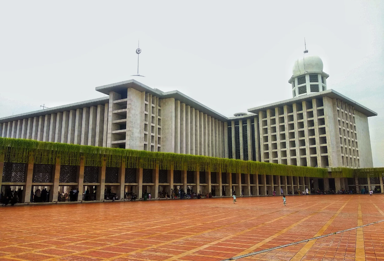 Masjid Istiqlal Terbakar saat Tarawih Perdana, Api Berasal dari Ruang Server