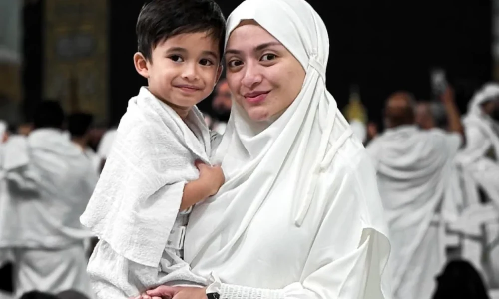 Momen Nathalie Holscher Umrah bareng Anak di Bulan Ramadan