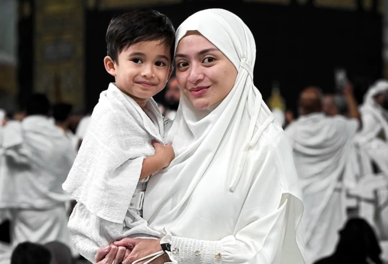 Momen Nathalie Holscher Umrah bareng Anak di Bulan Ramadan