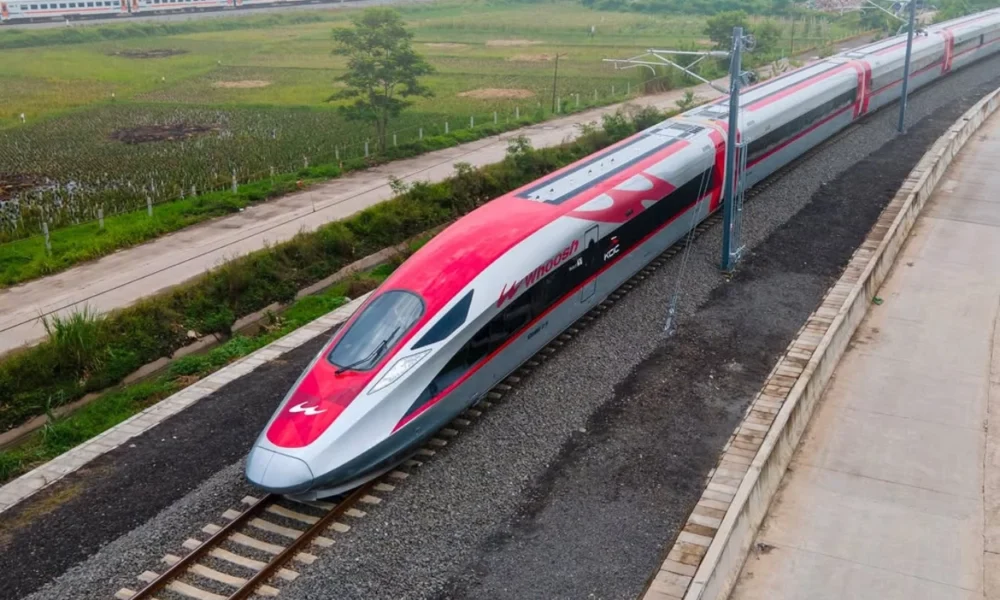 Mulai Maret 2026 Akses Kereta Feeder Whoosh di Stasiun Bandung bakal Berubah