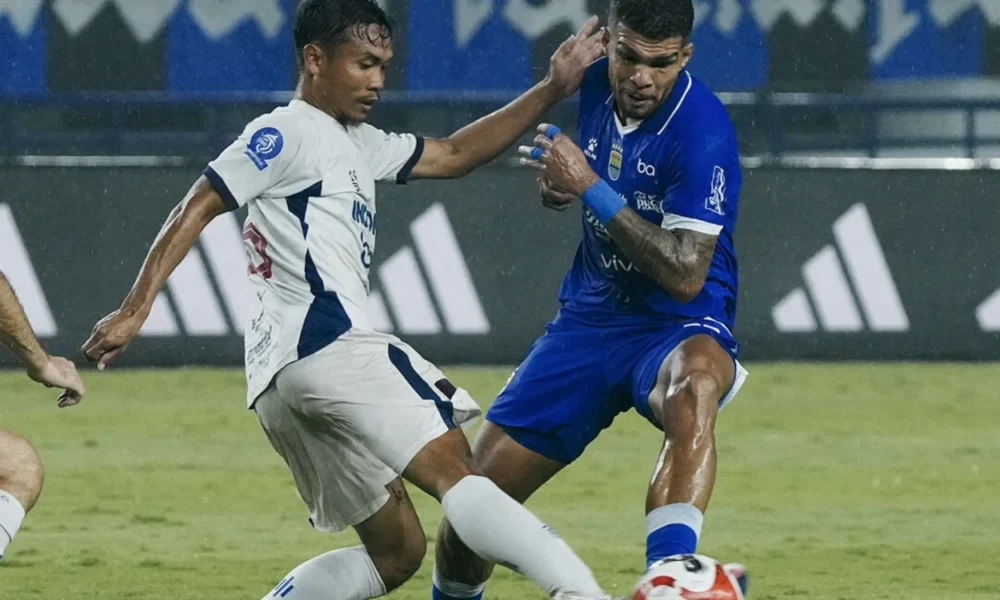 Persib Bandung vs Persita 1 0 Maung Bandung Bertengger di Puncak Klasemen