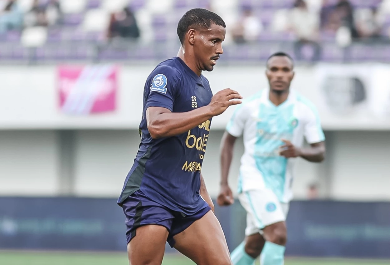 Persita vs PSBS Biak 2 1 Gol Ahmad Herdianto Akhiri Catatan Negatif Pendekar Cisadane