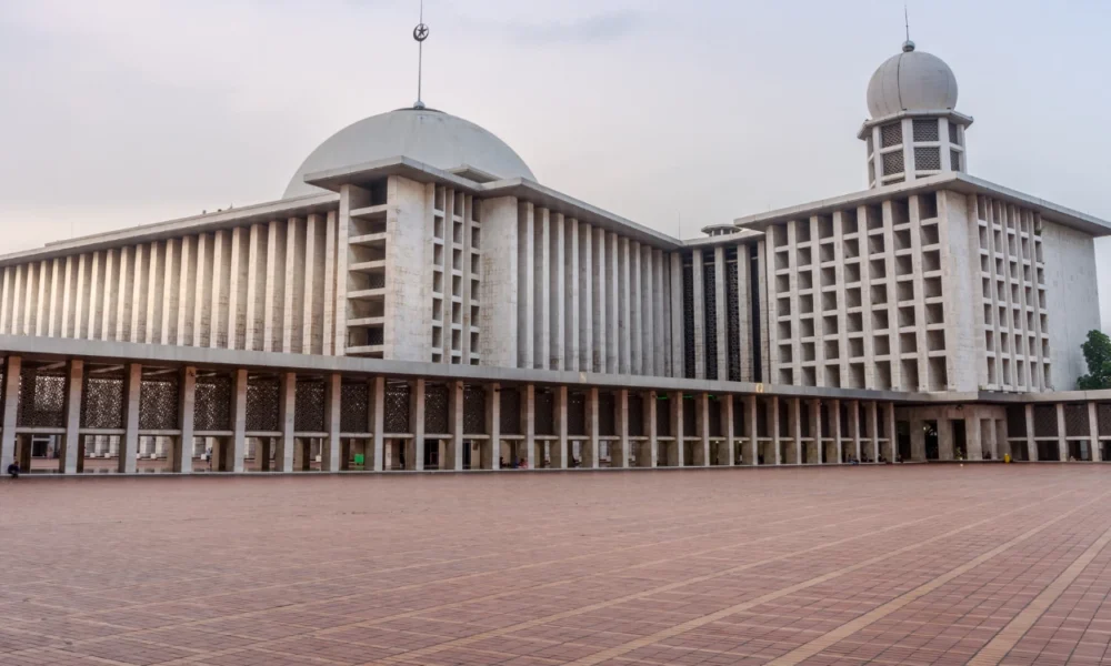 Ramadan di Masjid Istiqlal Ada Ribuan Takjil hingga Tadarus bersama Muadzin