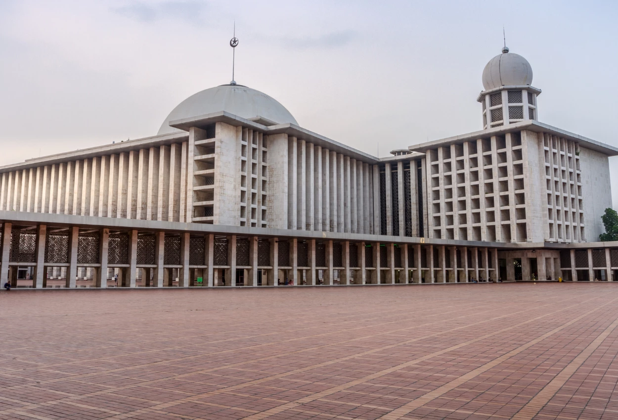 Ramadan di Masjid Istiqlal Ada Ribuan Takjil hingga Tadarus bersama Muadzin