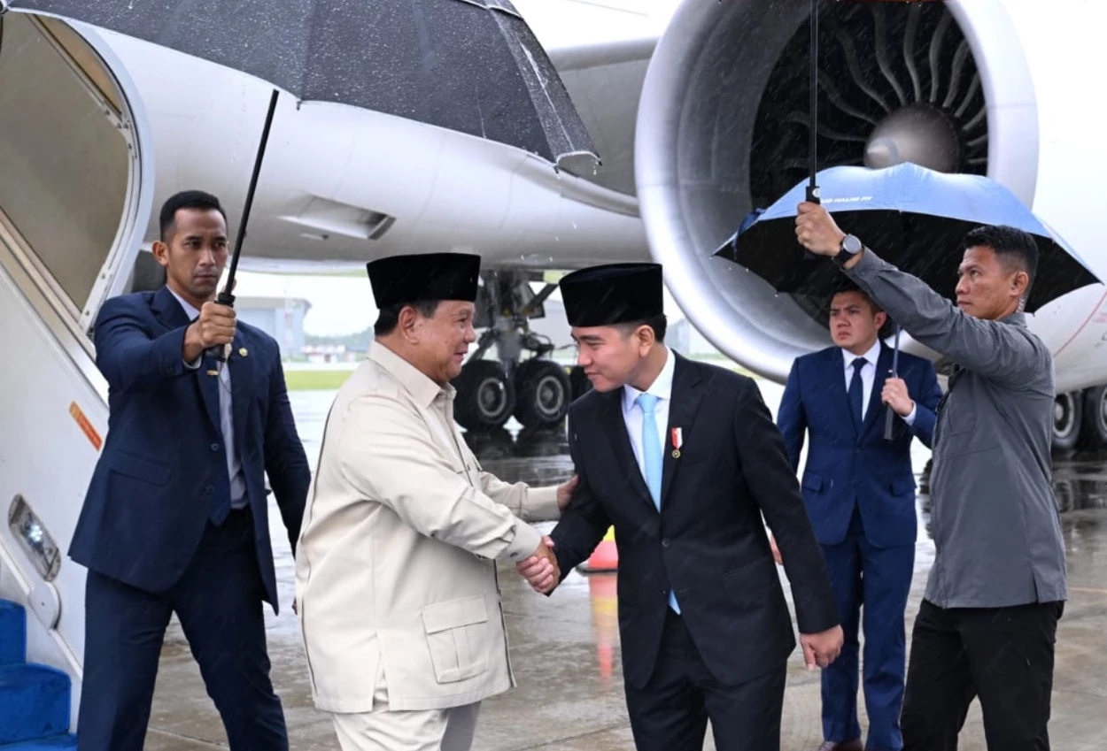 Tiba di RI usai Lawatan ke 4 Negara, Prabowo Disambut Gibran