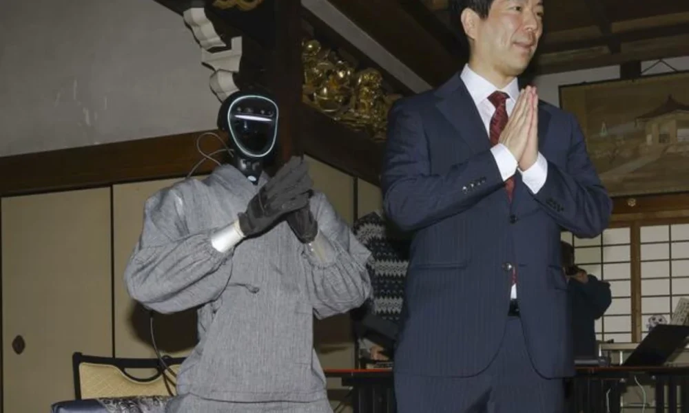 Universitas Kyoto Perkenalkan Robot Biksu AI Buddharoid, Dilatih dengan Kitab Suci Buddha
