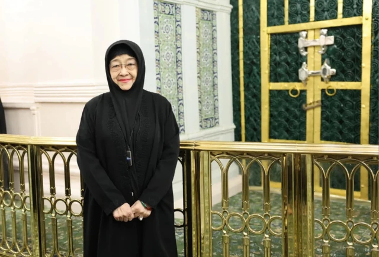 Usai Terima Gelar Honoris Causa di Riyadh, Megawati Umrah Ziarah ke Makam Rasulullah SAW