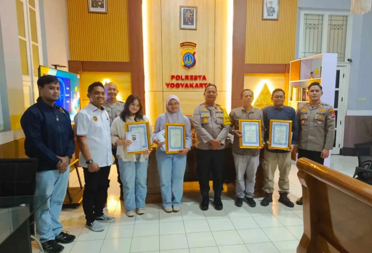 Viral! Mahasiswi yang Kejar dan Tabrak Jambret Dapat Penghargaan dari Polisi