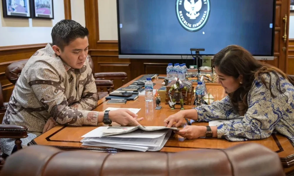 Bertemu Meutya Hafid, Seskab Teddy Bahas Implementasi PP Tunas