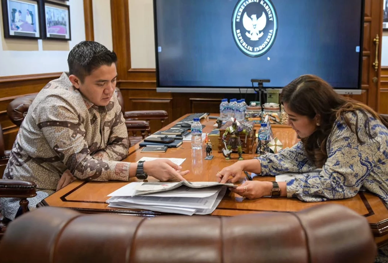 Bertemu Meutya Hafid, Seskab Teddy Bahas Implementasi PP Tunas