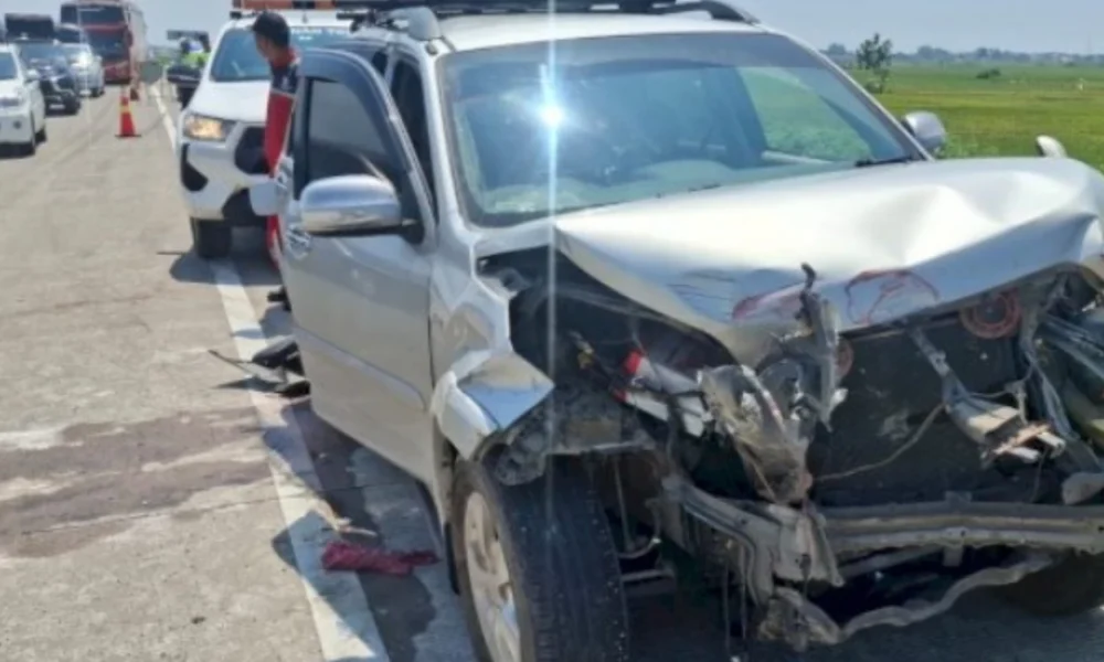 Bus Hantam Lima Mobil dalam Kecelakaan Beruntun di Tol Batang