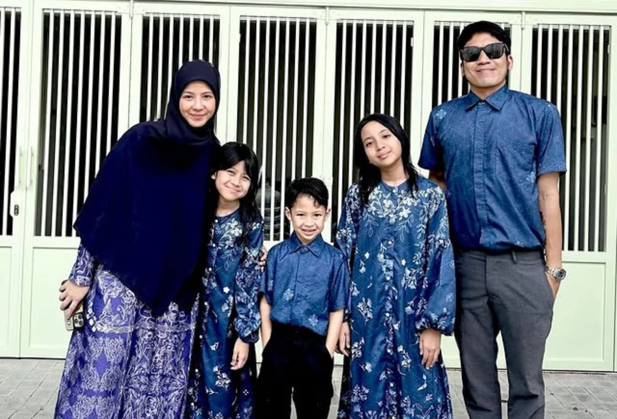 Desta Masih Pajang Foto Natasha Rizky di Rumah, Ini Alasannya!