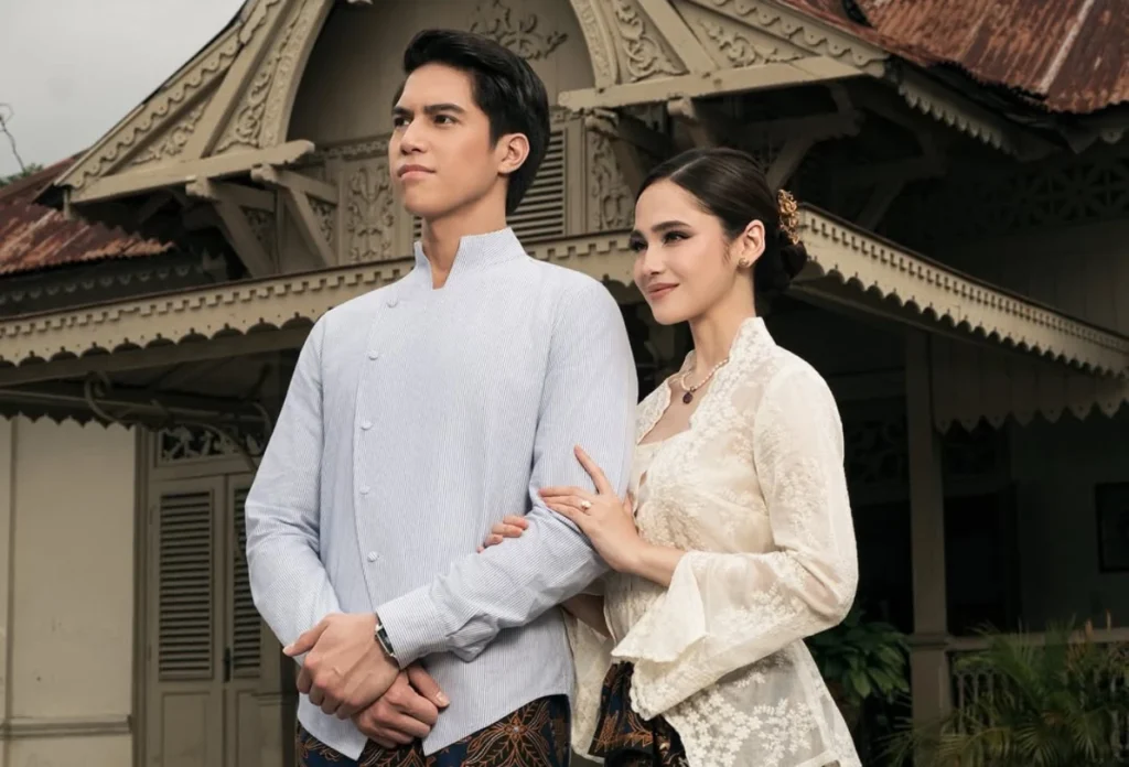El Rumi dan Syifa Hadju Unggah Foto Prewedding di Keraton Solo, Intip Potretnya (2)