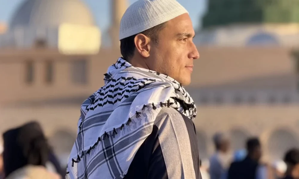 Hamish Daud Rayakan Ulang Tahun dengan Umrah Sendirian
