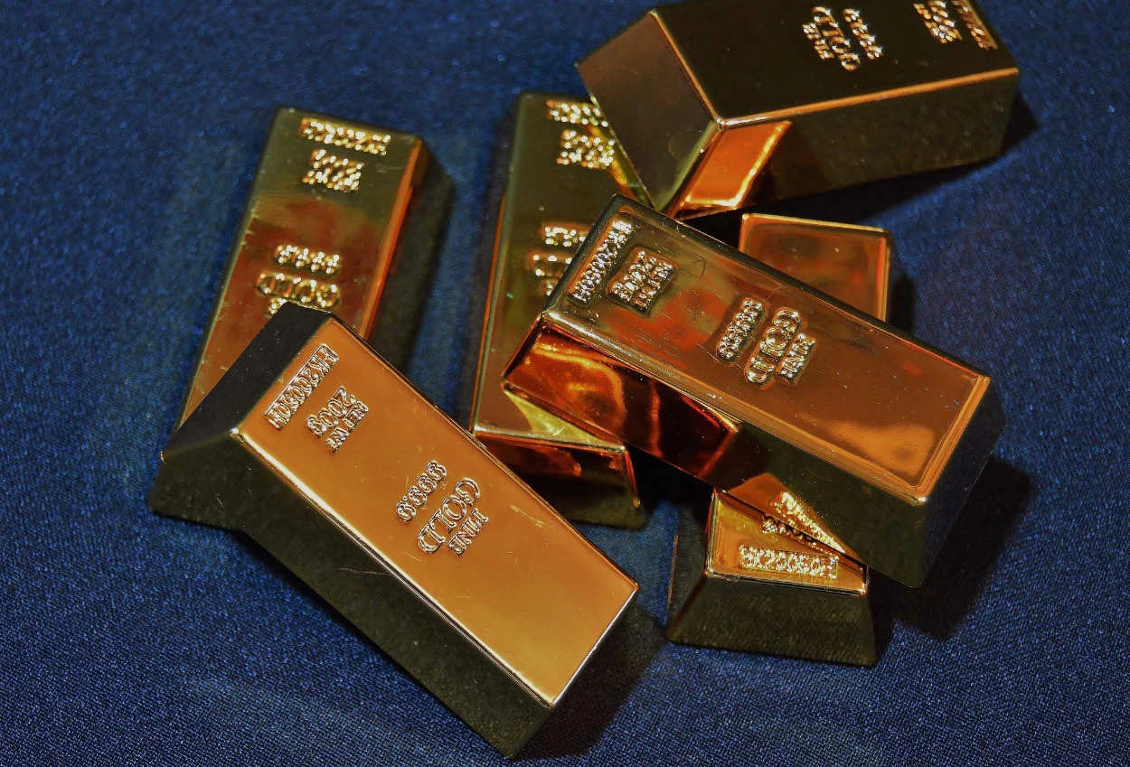 Harga Emas Antam Hari Ini 2 Maret 2026 Menguat Rp50.000 per Gram