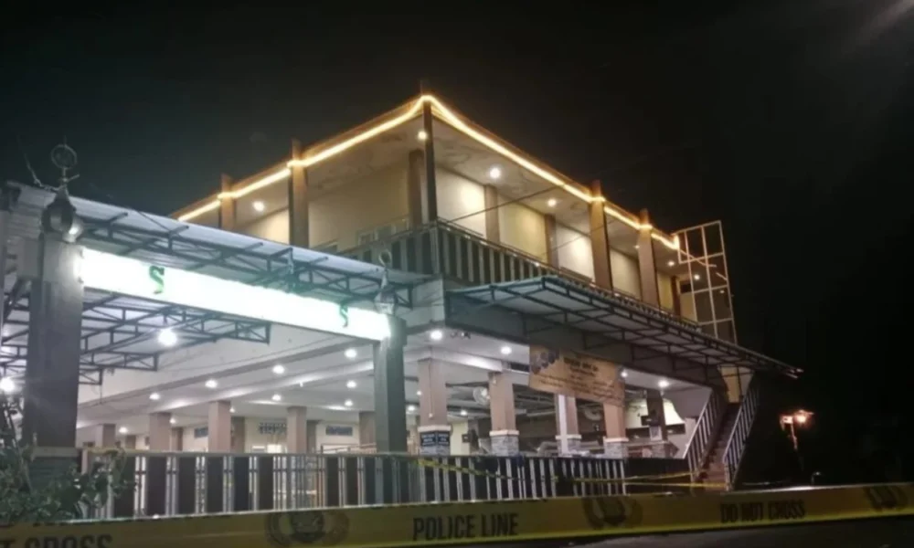 Heboh Ledakan di Masjid Jember saat Salat Tarawih, Plafon Ambrol
