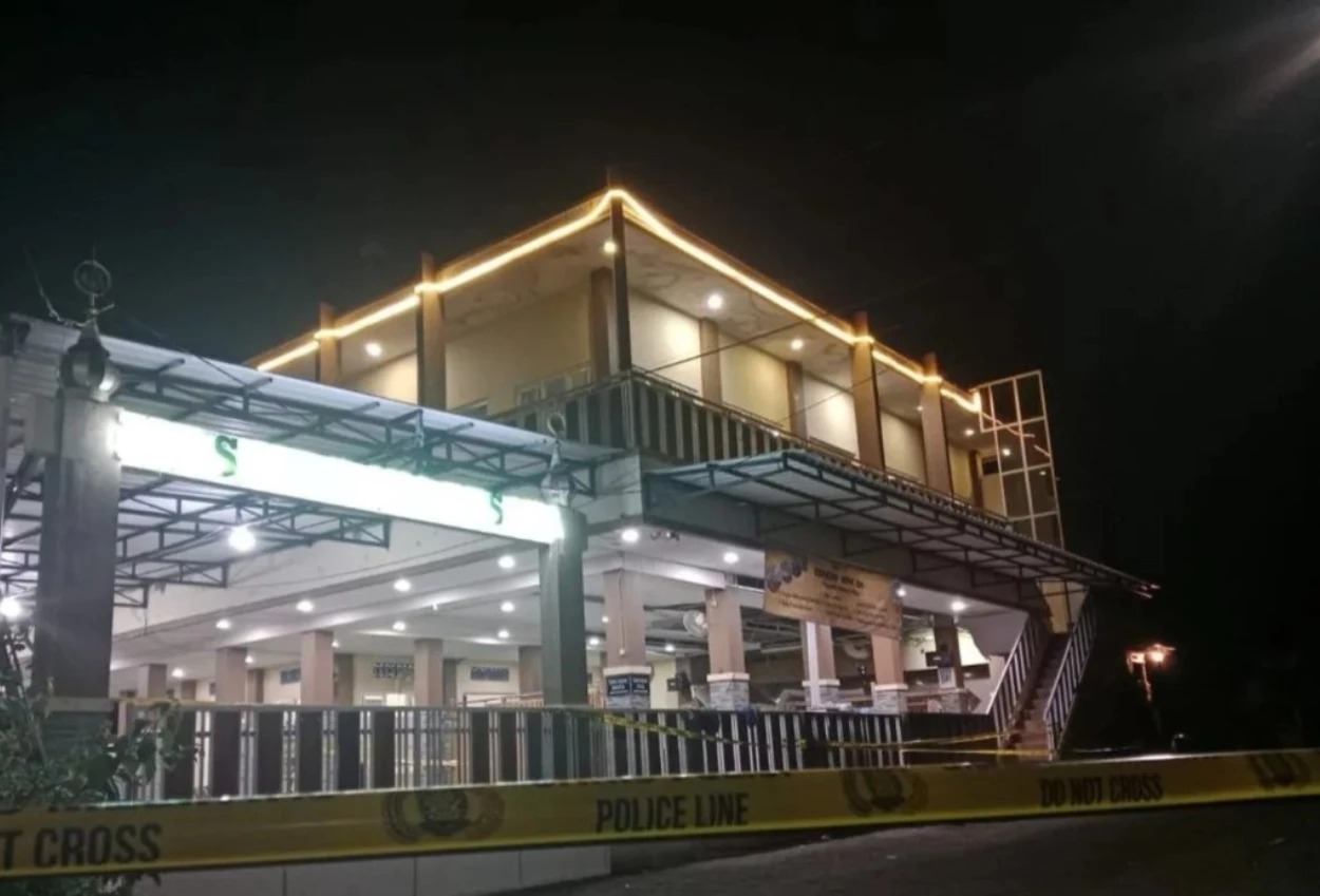 Heboh Ledakan di Masjid Jember saat Salat Tarawih, Plafon Ambrol