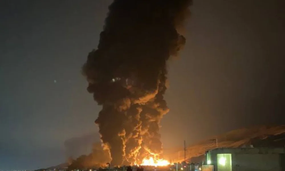 Israel Serang Depot Minyak Iran hingga Picu Kebakaran Hebat