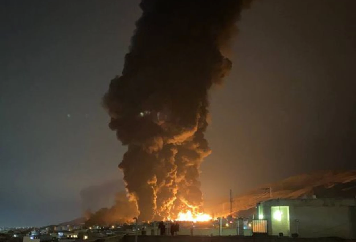 Israel Serang Depot Minyak Iran hingga Picu Kebakaran Hebat