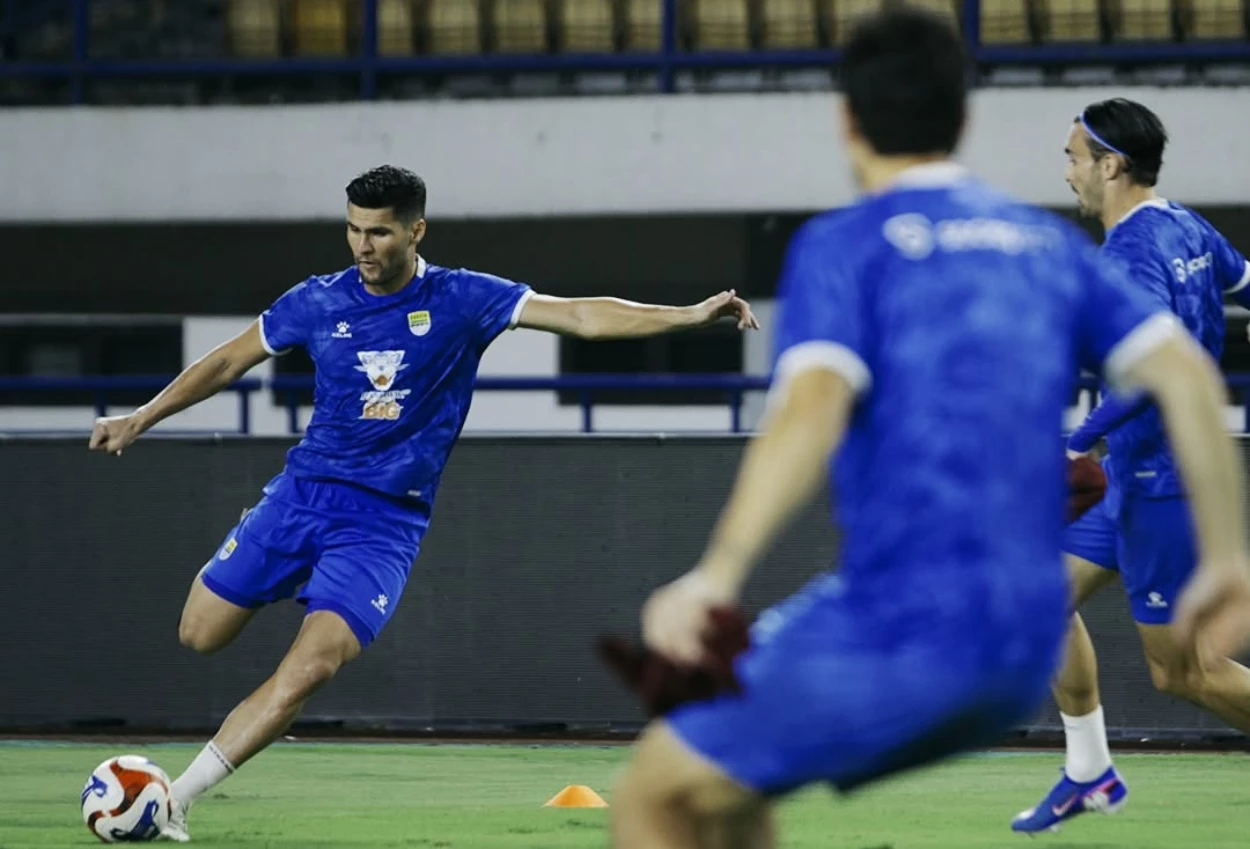 Jadwal dan Link Live Streaming Persib Bandung vs Persik Kediri di Super League Malam Ini
