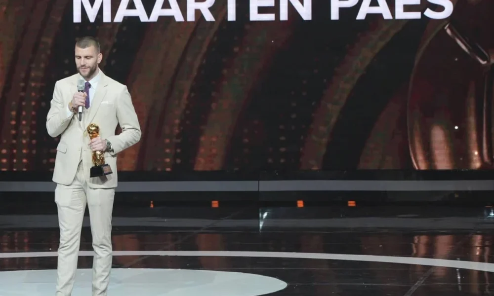Maarten Paes Raih Penghargaan Kiper Terbaik di PSSI Awards