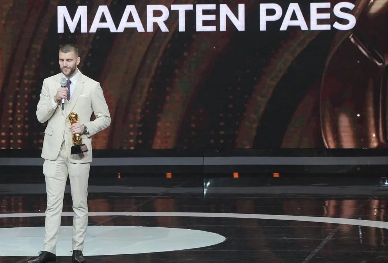 Maarten Paes Raih Penghargaan Kiper Terbaik di PSSI Awards