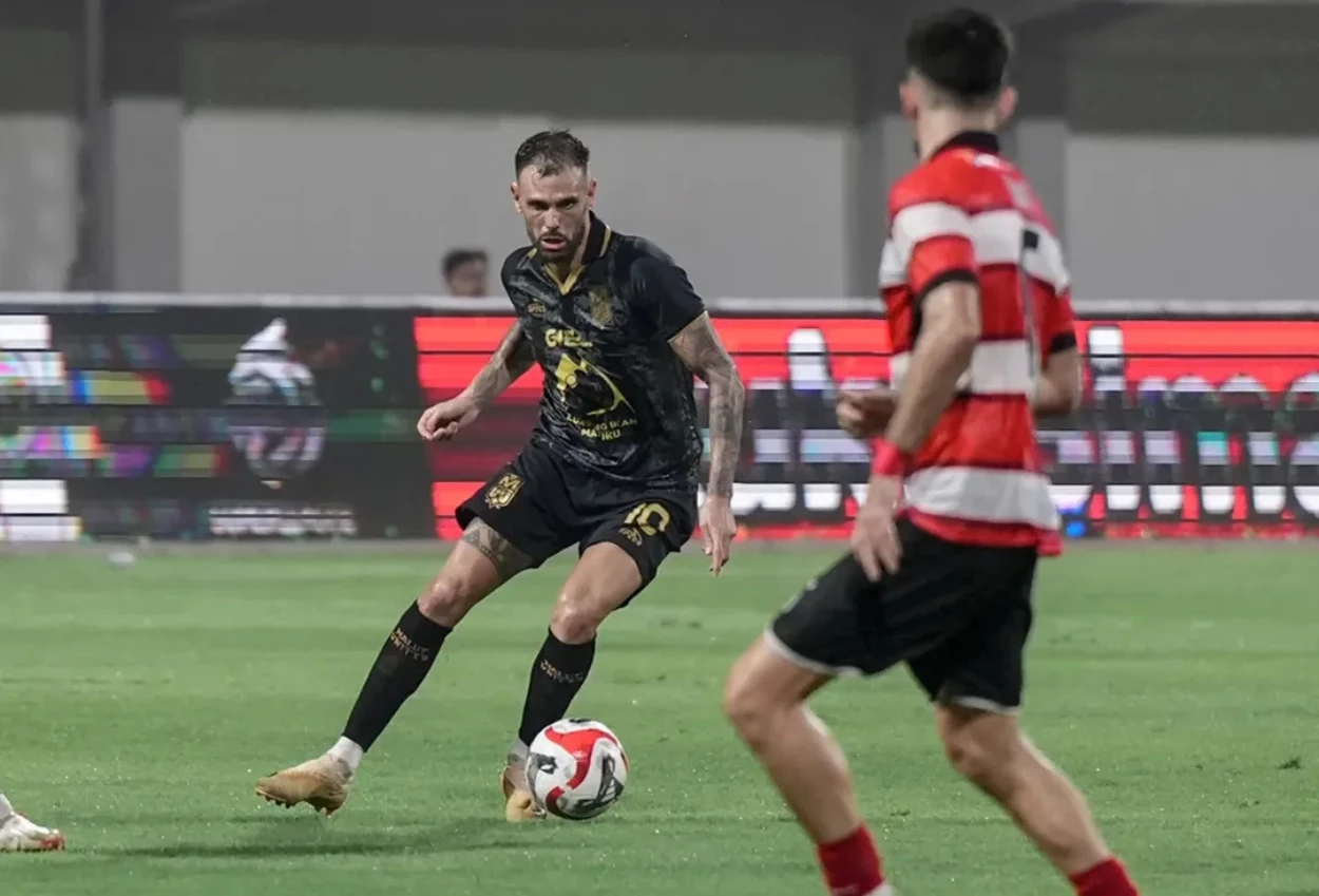 Madura United vs Malut United 1 2 David da Silva Cetak Brace