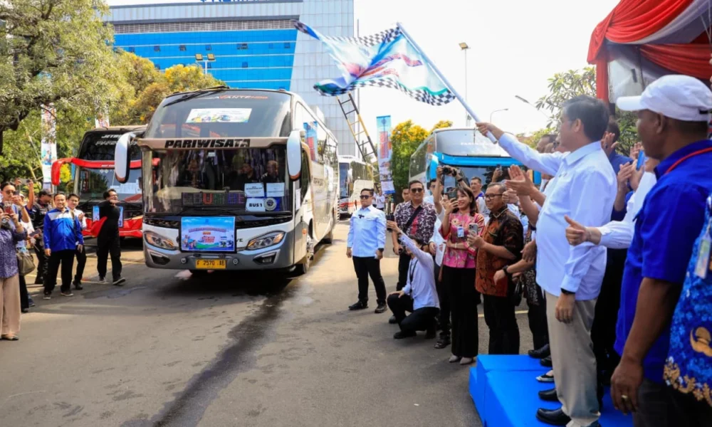 Menaker Berangkatkan Peserta Mudik Gratis, Libatkan Buruh dan Pengemudi Ojol