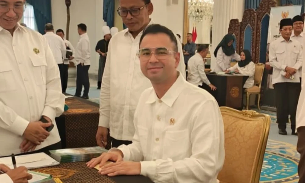 Momen Raffi Ahmad Bayar Zakat di Istana Negara