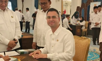 Momen Raffi Ahmad Bayar Zakat di Istana Negara