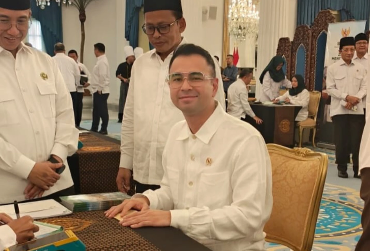 Momen Raffi Ahmad Bayar Zakat di Istana Negara