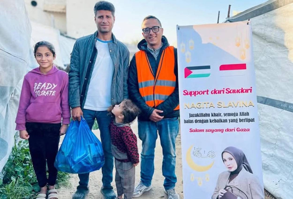 Nagita Slavina Salurkan Ratusan Paket Sembako untuk Warga Palestina