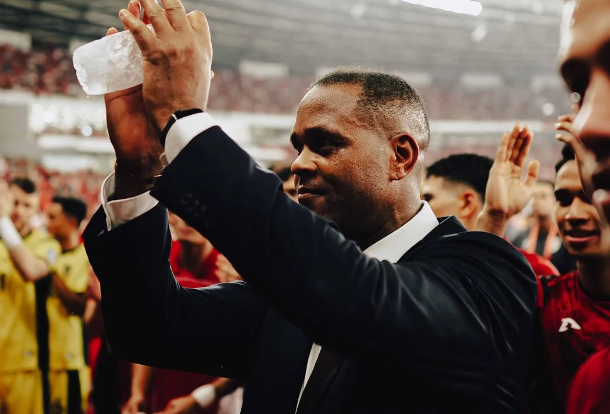 Patrick Kluivert bakal Tanding di GBK dalam Laga Barca vs Real Madrid