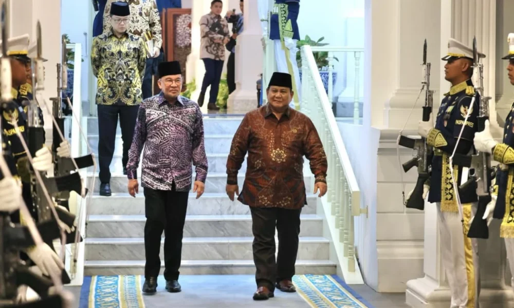 Pertama Kali dalam Sejarah, Prabowo Antarkan PM Malaysia ke Bandara