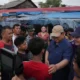 Prabowo Blusukan ke Pinggiran Rel Kereta Api di Senen, Janji Bangun Hunian Layak