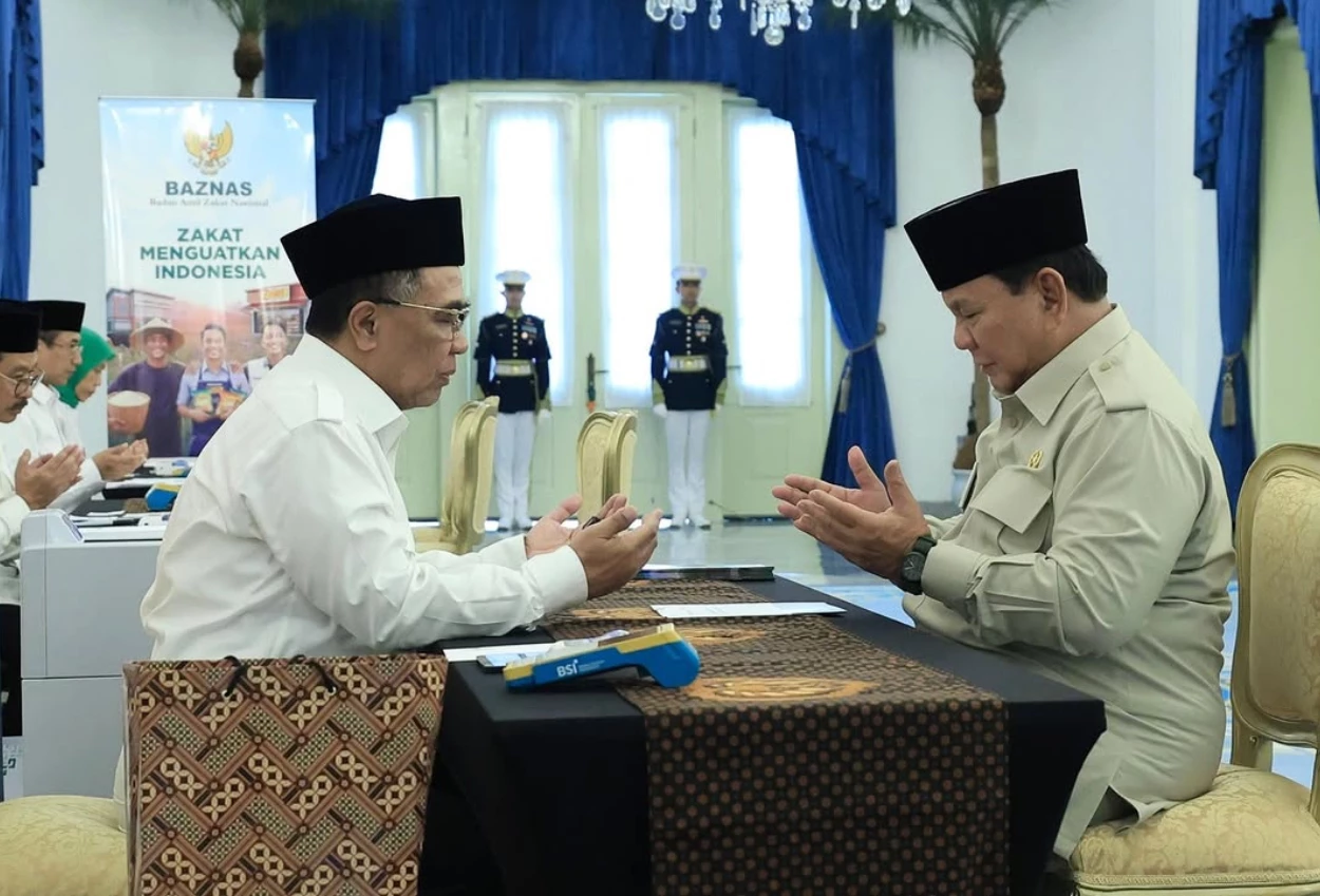 Prabowo dan Jajaran Menteri Ramai Ramai Bayar Zakat di Istana