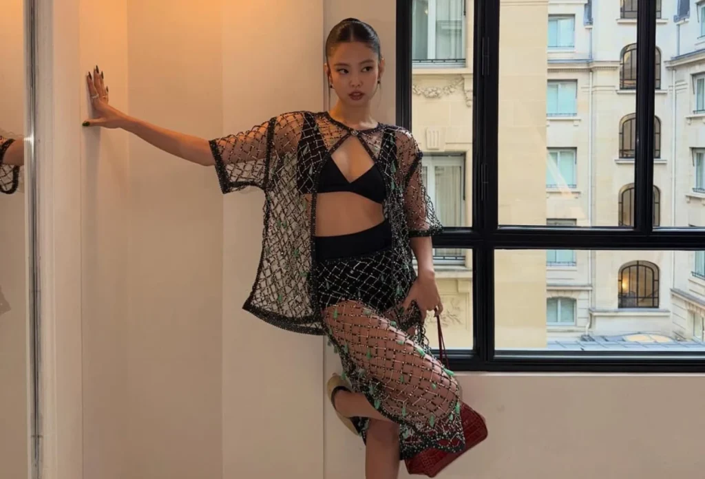 Tampil di Paris Fashion Week, Jennie BLACKPINK Pakai Baju Tembus Pandang