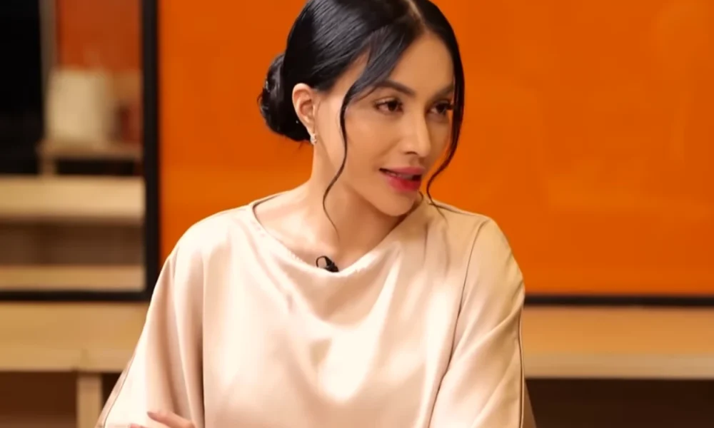 Tepis Tudingan Telantarkan Anak, Denada Ressa Itu Tidak Dibuang