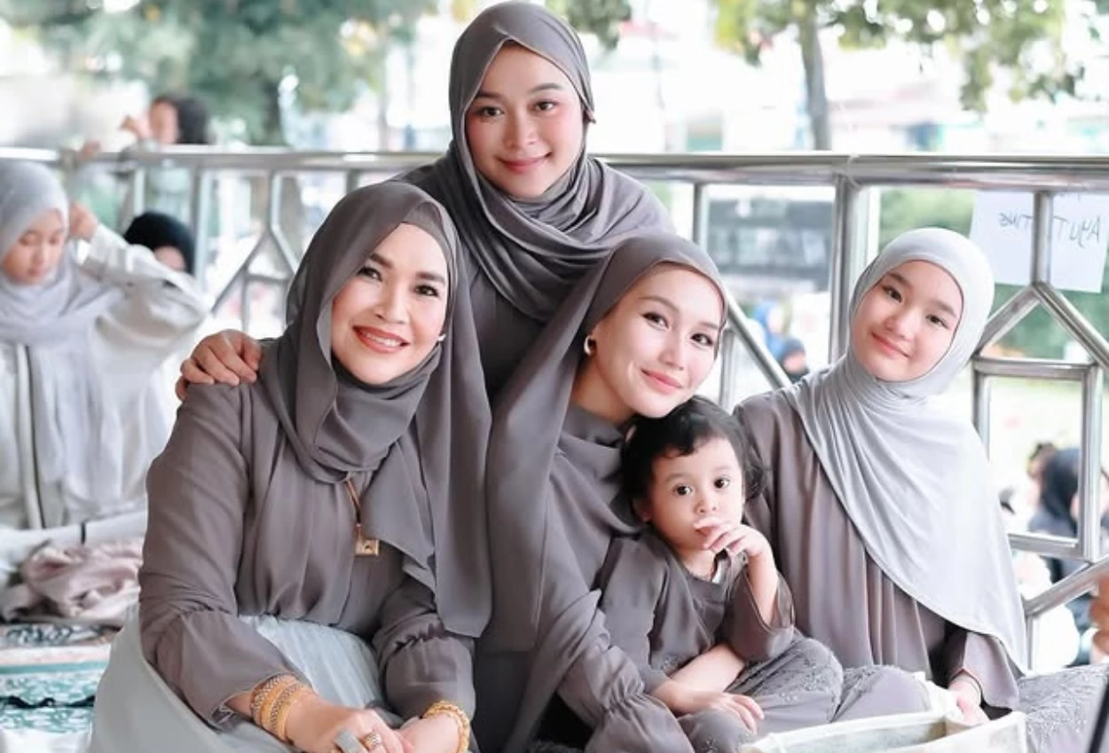 Viral! Keluarga Ayu Ting Ting jadi Sorotan usai Diduga Booking Tempat Salat Id