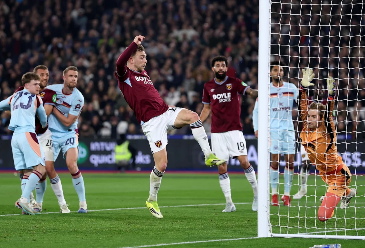 West West Ham vs Brentford 2 2 Bees Terdepak dari Piala FA Lewat Adu Penaltivs brentford