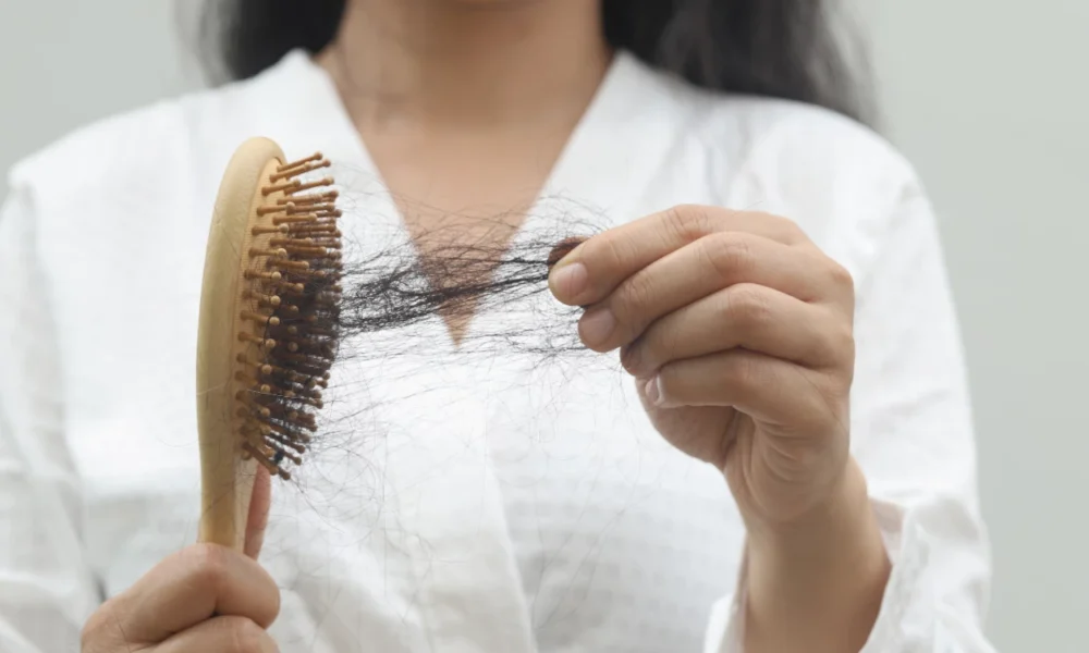 13 Tips Sederhana Mengatasi Rambut Rontok