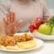 14 Makanan yang Dilarang untuk Dikonsumsi Ibu Hamil pada Trimester Pertama