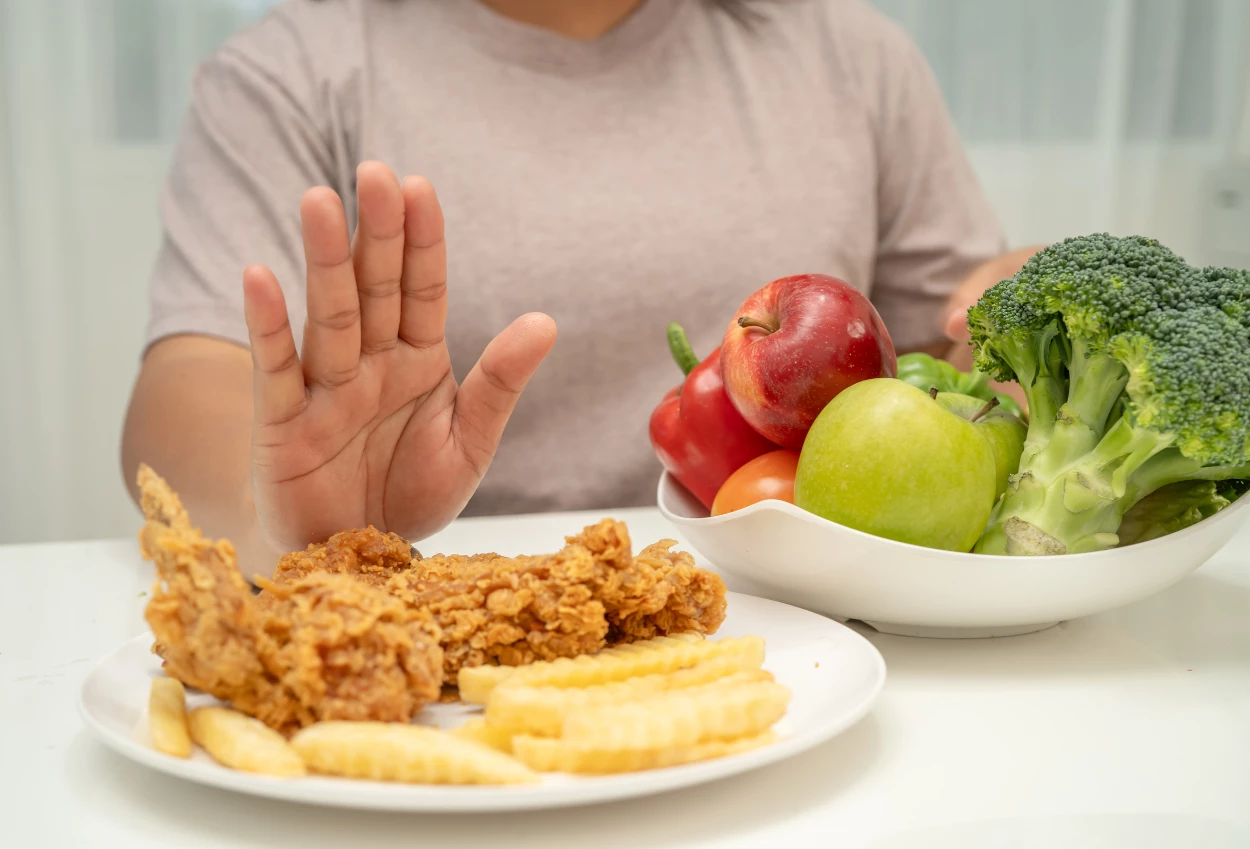14 Makanan yang Dilarang untuk Dikonsumsi Ibu Hamil pada Trimester Pertama