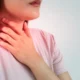9 Tips Menyembuhkan Radang Tenggorokan dengan Cepat
