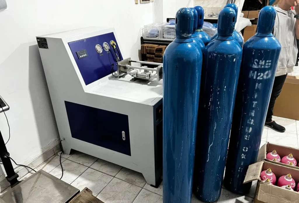 Bareskrim Polri Bongkar Pabrik Gas N2O Ilegal Whippink Beromzet Miliaran, Jaringan Distribusi Tersebar di 16 Gudang (1)