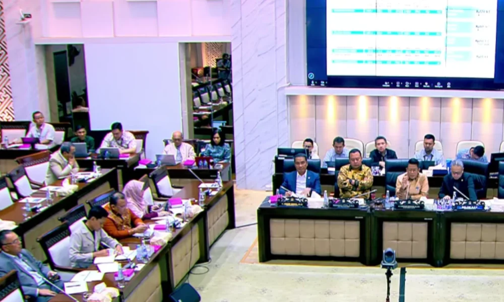 DPR Tepuk Tangan saat Purbaya Umumkan BBM Tak Naik hingga Akhir Tahun
