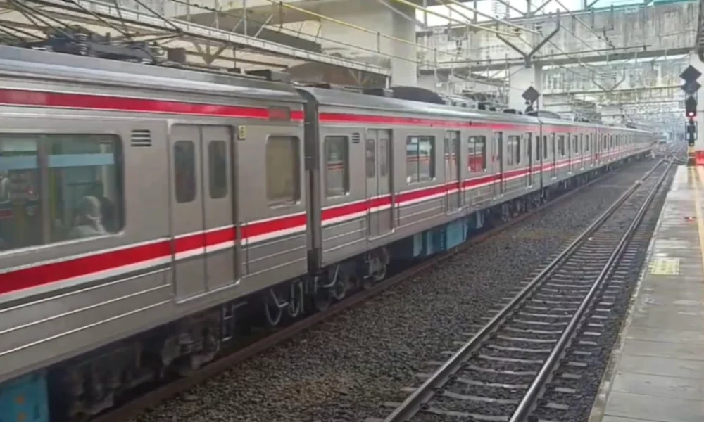 Daftar 8 Perjalanan Kereta yang Dibatalkan dari Pasar Senen dan Gambir Imbas Kecelakaan