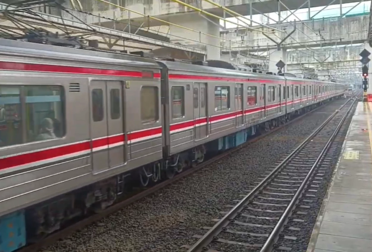 Daftar 8 Perjalanan Kereta yang Dibatalkan dari Pasar Senen dan Gambir Imbas Kecelakaan